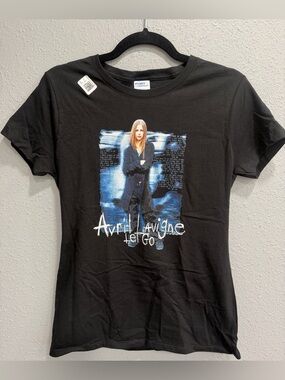 fan favirite | Women’s Avril Lavigne Black T-shirt w/Artist Graphics, Size S NWT